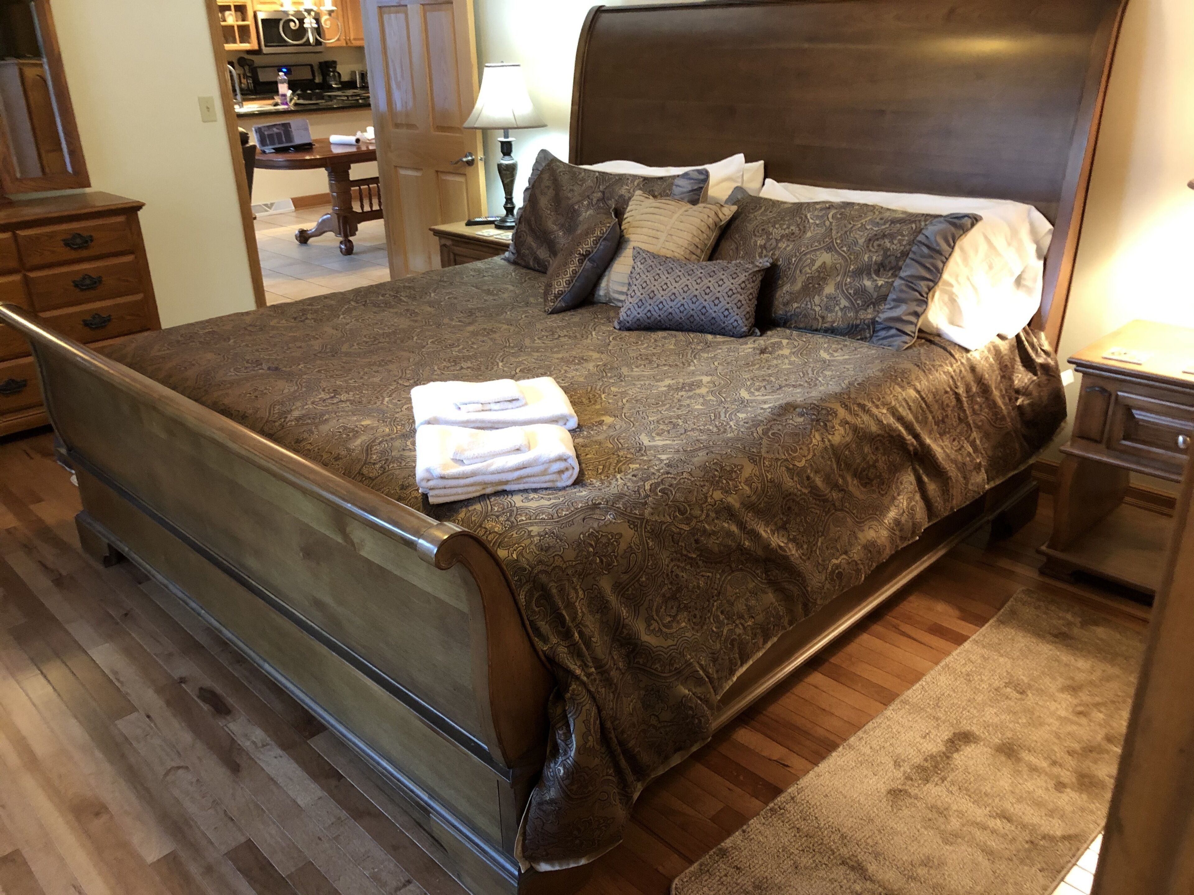 3 bedrooms, desk, iron/ironing board, free WiFi