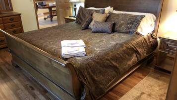 3 bedrooms, desk, iron/ironing board, free WiFi