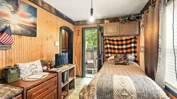 1 bedroom, iron/ironing board, free WiFi, bed sheets