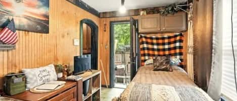 1 室のベッドルーム、アイロン / アイロン台、WiFi (無料)、ベッドシーツ