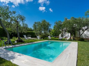 Pool - Cosy apartment in villa with WIFI, pool, TV, patio, pets allowed and panoramic view (Monade Santa Lucia)