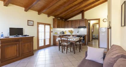 Lovely apartment for 4 people with WIFI, TV, patio, pets allowed and panoramic view