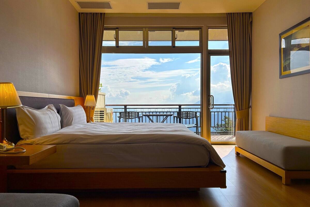 design double room (705) | down duvets, blackout curtains, free wifi, bed sheets