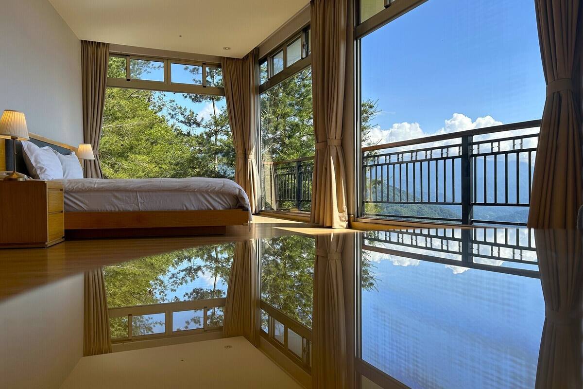 Premium Room (703)
