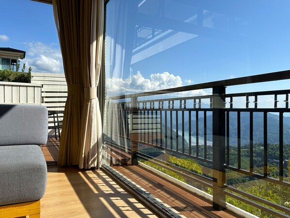 Down duvets, blackout curtains, free WiFi, bed sheets - Cloudshometown (Ren'ai)