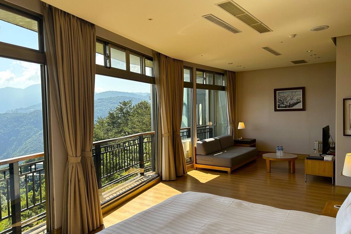 premium room (703) | down duvets, blackout curtains, free wifi, bed sheets