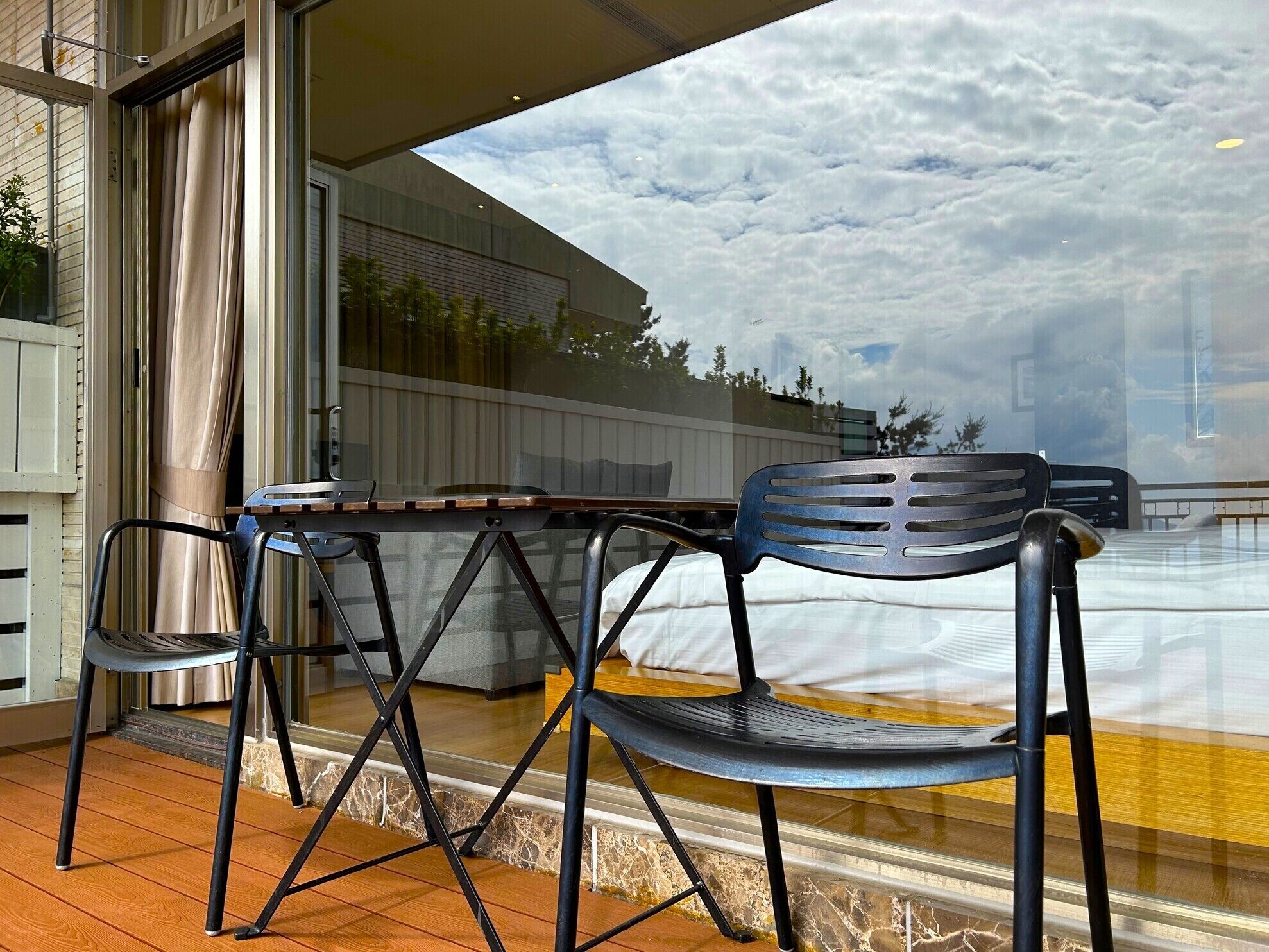 panoramic double room (605) | down duvets, blackout curtains, free wifi, bed sheets