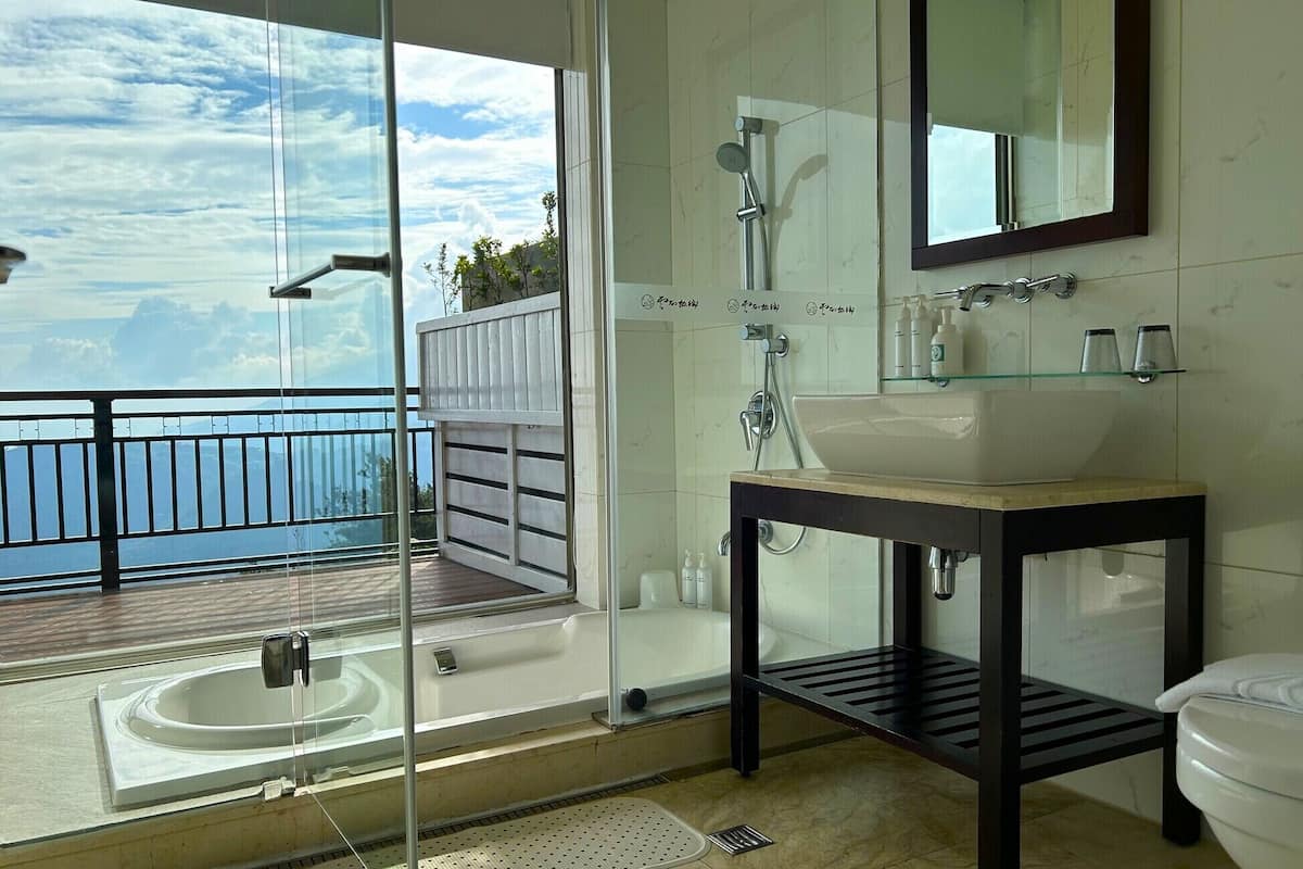 design double room (705) | down duvets, blackout curtains, free wifi, bed sheets