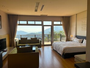 Design Double Room (705)