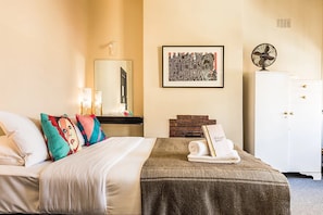 Deluxe Queen | Iron/ironing board, free WiFi, bed sheets