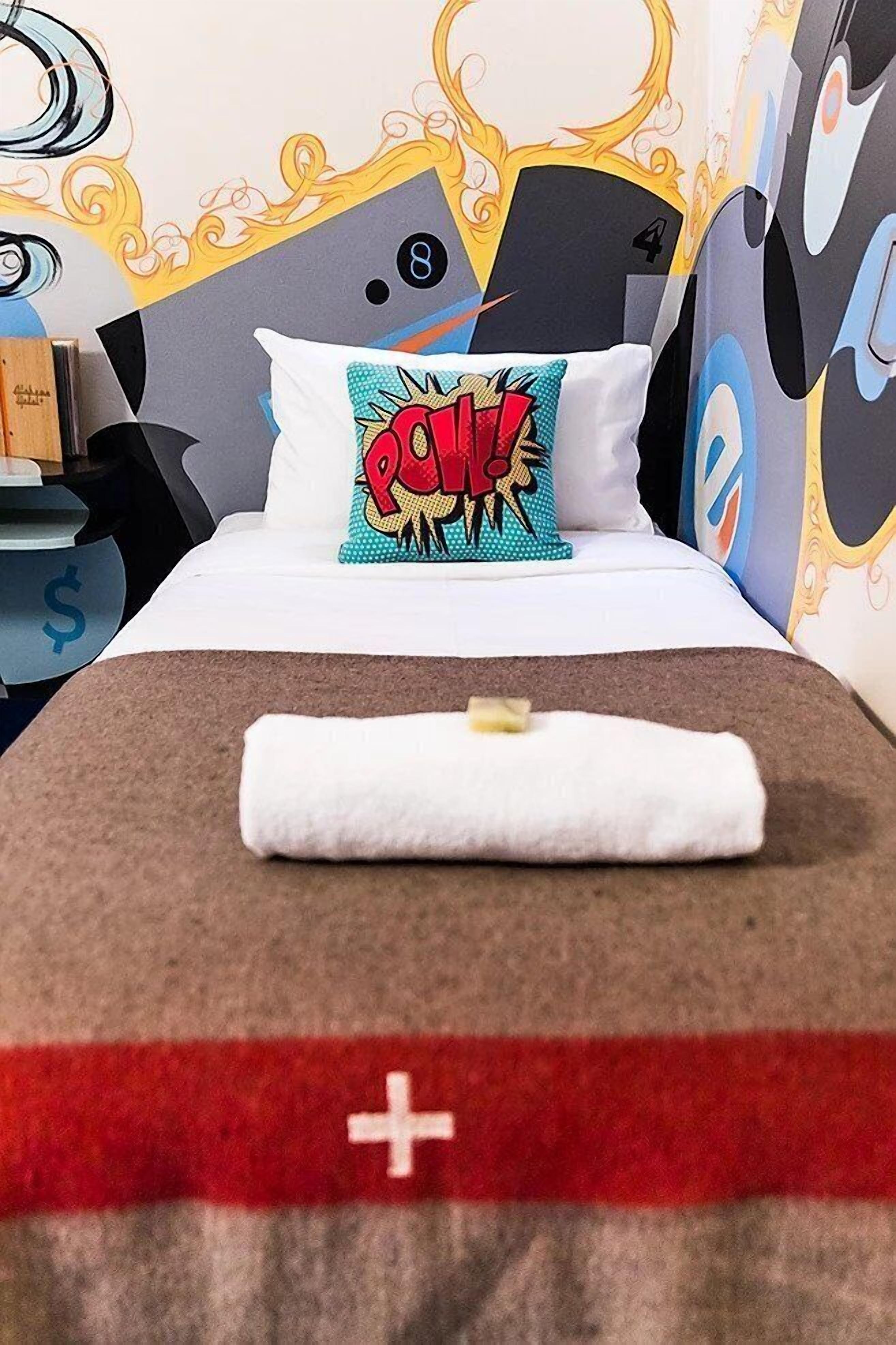 Twin Room | Iron/ironing board, free WiFi, bed sheets