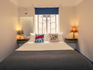 Een strijkplank/strijkijzer, gratis wifi, beddengoed