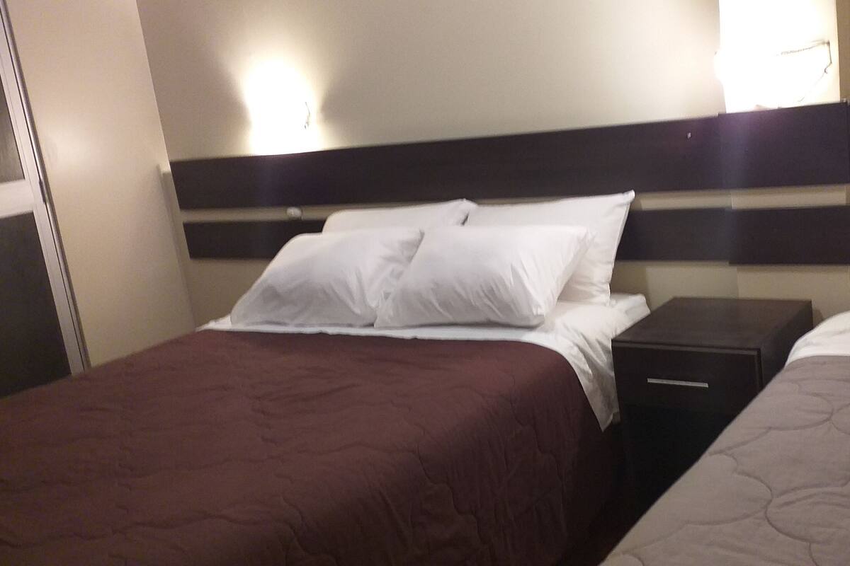 Habitación básica con 2 camas individuales | Wifi gratis
