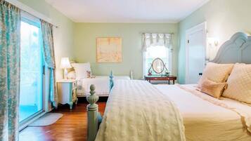 3 bedrooms, in-room safe, desk, iron/ironing board