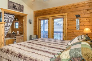 2 bedrooms, memory-foam beds, iron/ironing board, free WiFi