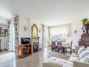 TV, fireplace - Cosy apartment for 4 guests with WIFI, TV and terrace (Viggiona)