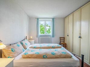 1 bedroom, travel cot, free WiFi, bed sheets