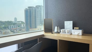 Superior Deluxe Twin Room, Bathtub | Individually furnished, desk, blackout curtains, soundproofing