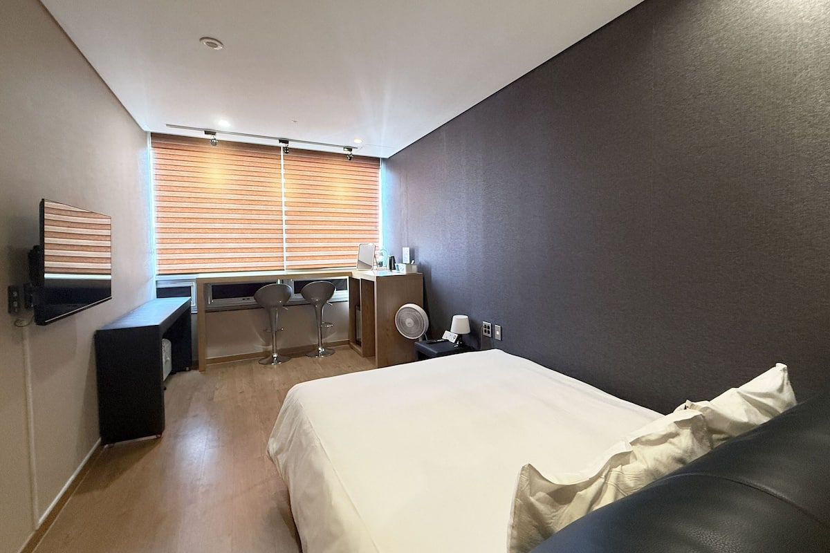 Superior Double Room, Bathtub