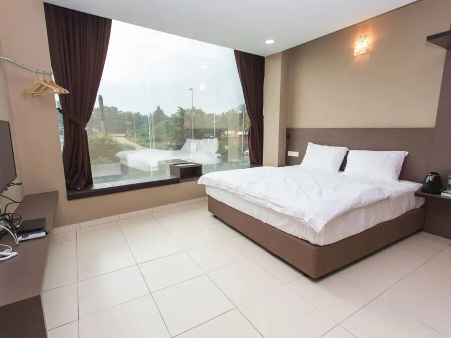 Rom – deluxe | Lydisolert, strykejern/-brett, wi-fi (inkludert) og sengetøy