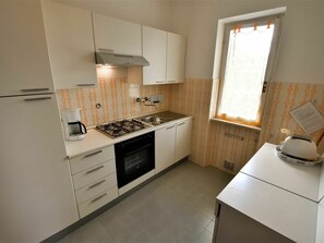 Oven - Nice apartment for 6 people with WIFI, TV, balcony and pets allowed (Crone)