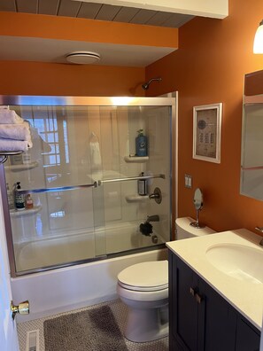 Combined shower/bathtub, hair dryer, towels, soap