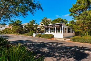 Exterior - Conveniently located Gulf condo with spacious layout, pool & pickleball (Seacrest)