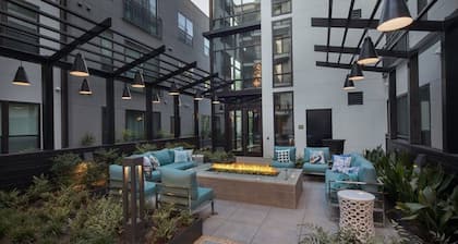 CHIC COLLECTION by NOHOTEL on Juniper