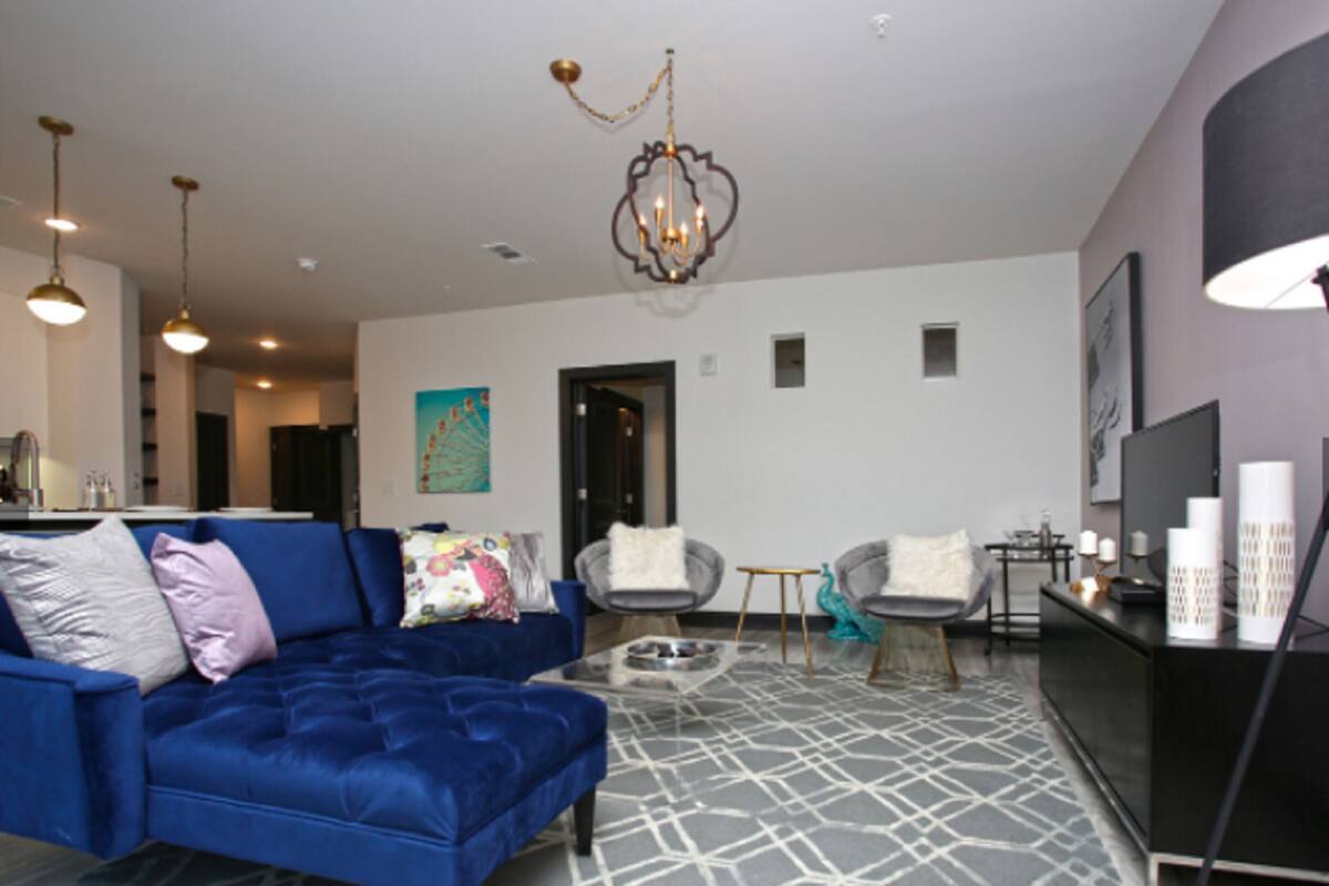 Deluxe Condo | Living room | 40-inch Smart TV with digital channels, TV