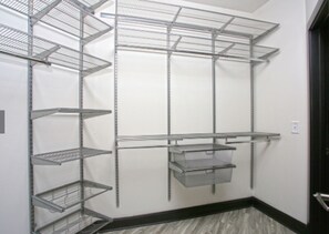 1 bedroom, hypo-allergenic bedding, individually decorated - CHIC COLLECTION by NOHOTEL on Juniper (Atlanta)
