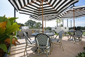 BBQ/picnic area - CHIC COLLECTION by NOHOTEL on Juniper (Atlanta)