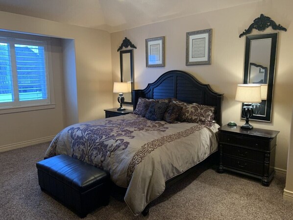 5 bedrooms, desk, iron/ironing board, travel crib