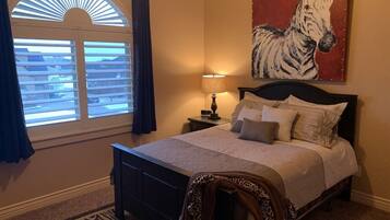 5 chambres, bureau, fer et planche à repasser, lit parapluie