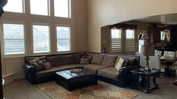 Smart TV, fireplace, DVD player, books