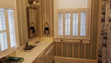 Combined shower/tub, hair dryer, towels, soap