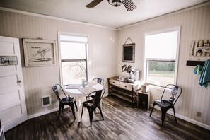 Dining - Farmhouse right off of I-5 (Tangent)