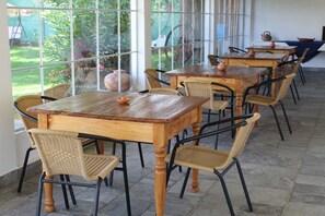 Café da manhã inglês grátis todos os dias