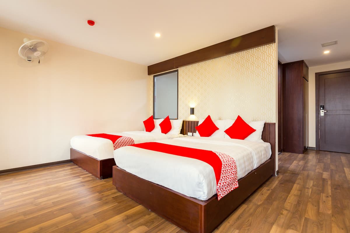 Deluxe-Vierbettzimmer | Schreibtisch, schallisolierte Zimmer, kostenloses WLAN, Bettwäsche