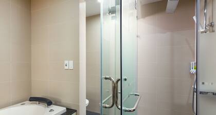 OYO 930 Thang Long Hotel