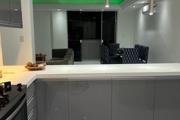 Réfrigérateur, four, plaque de cuisson, cafetiÚre/bouilloire