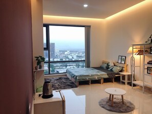 1 bedroom, desk, WiFi