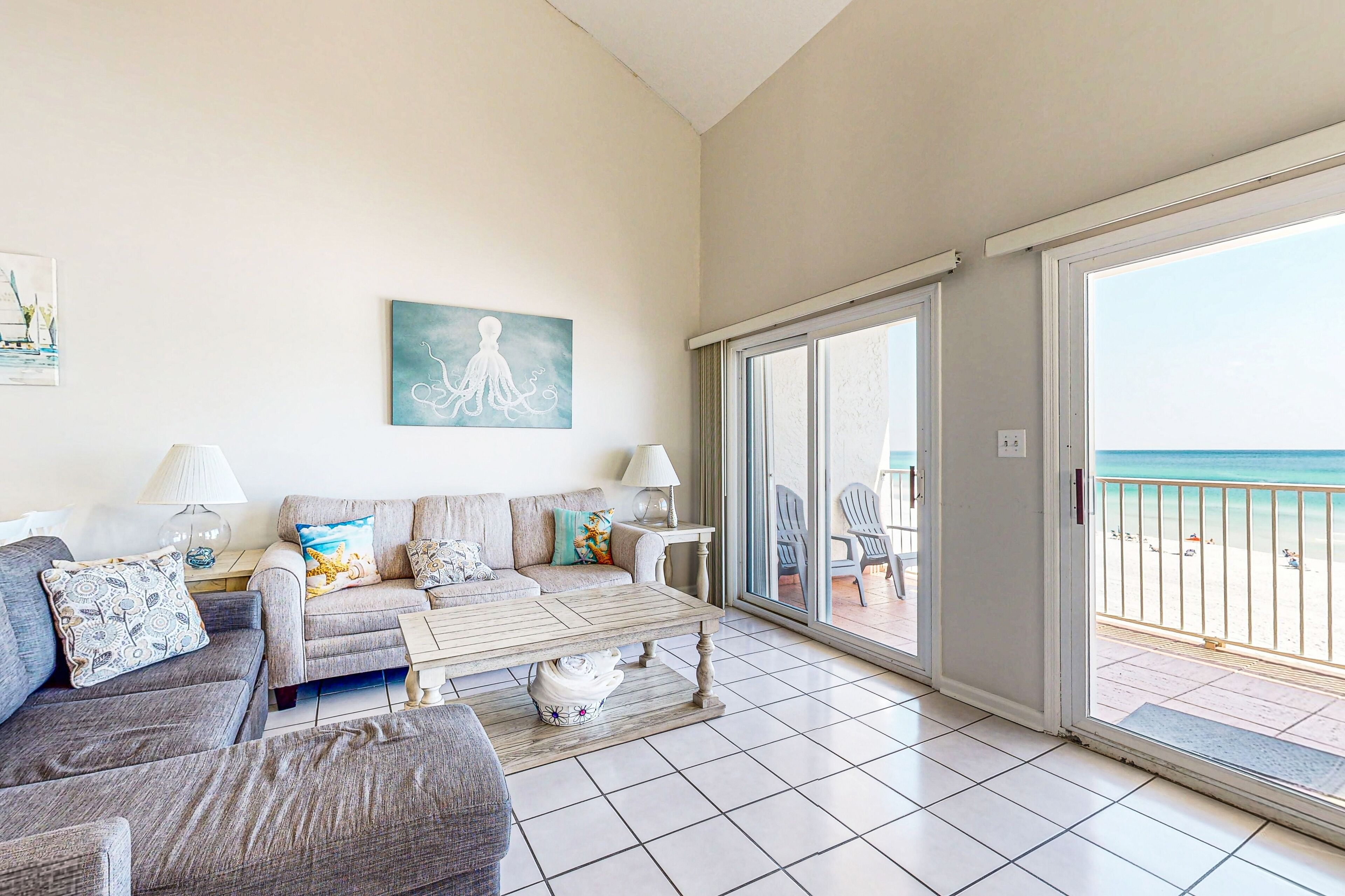 Gorgeous 3rd floor beachfront Villa w/ vaulted ceilings, balcony, & free WiFi