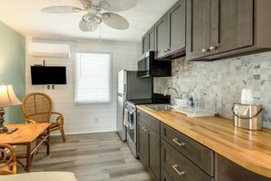 Room 8 - (3) Doubles and a kitchenette | Private kitchen - Island Guesthouse and Motel (Manteo)