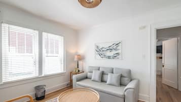 Room 11 - Lost Colony Suite | Living area | 32-inch flat-screen TV with cable channels, TV