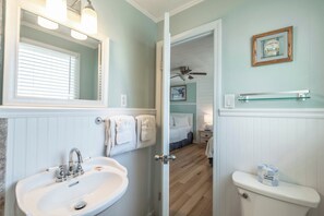 Room 4 - Double/Double | Bathroom | Hair dryer, towels, soap, shampoo