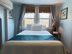 Room 13 - Shore Break Room | 1 bedroom, iron/ironing board, free WiFi, bed sheets