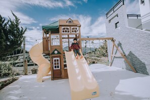 Tempat bermain anak - outdoor