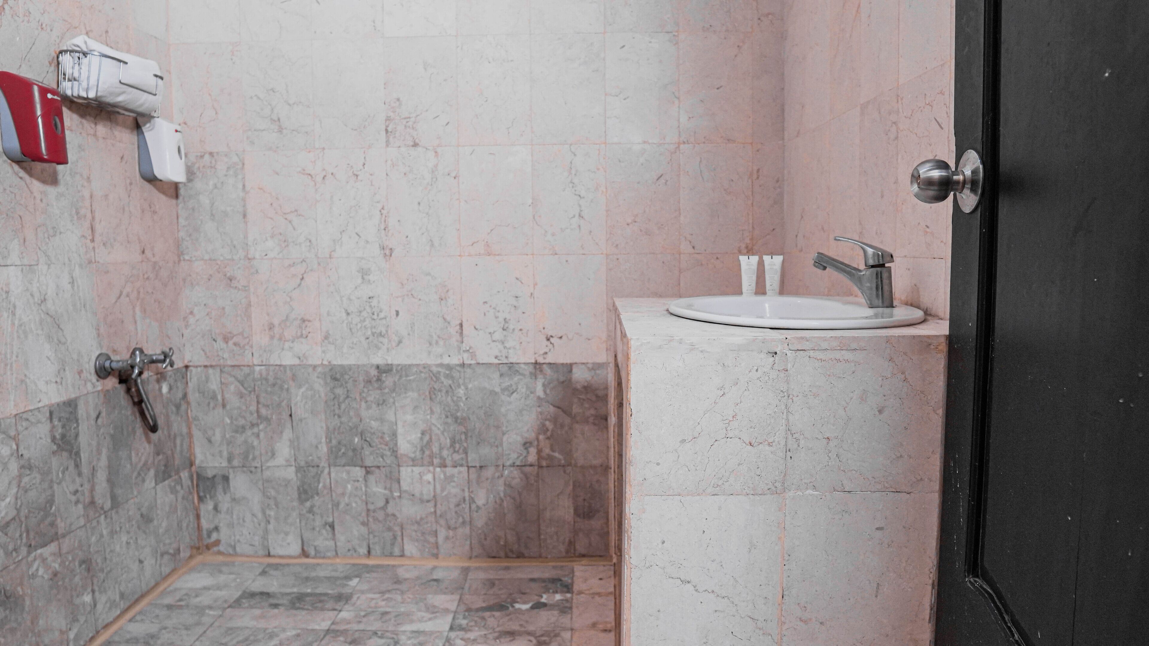 Superior Room | Bathroom | Towels, soap, shampoo