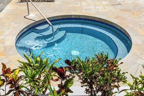 Pool - Brightly updated ocean view condo w/ shared pool, A/C, WiFi.  Walk to the beach! (Kihei)