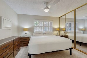 1 bedroom, iron/ironing board, Internet, bed sheets - Brightly updated ocean view condo w/ shared pool, A/C, WiFi.  Walk to the beach! (Kihei)